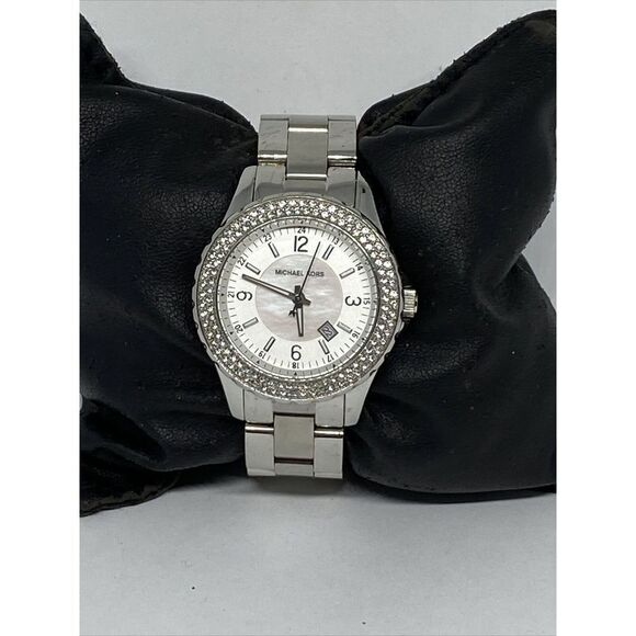 Michael Kors Madison MK5401 Women Silver Stainless Steel Analog Dial Watch UC600 - Picture 1 of 12